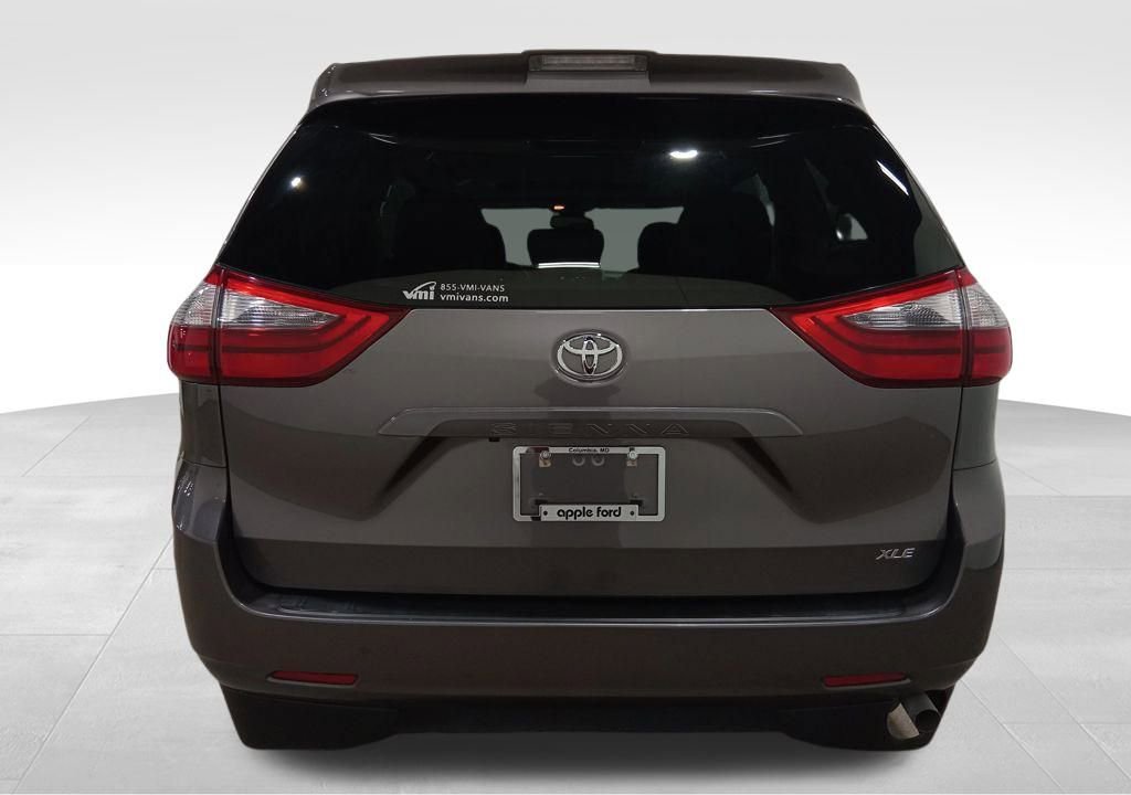 Used 2020 Toyota Sienna XLE image 4