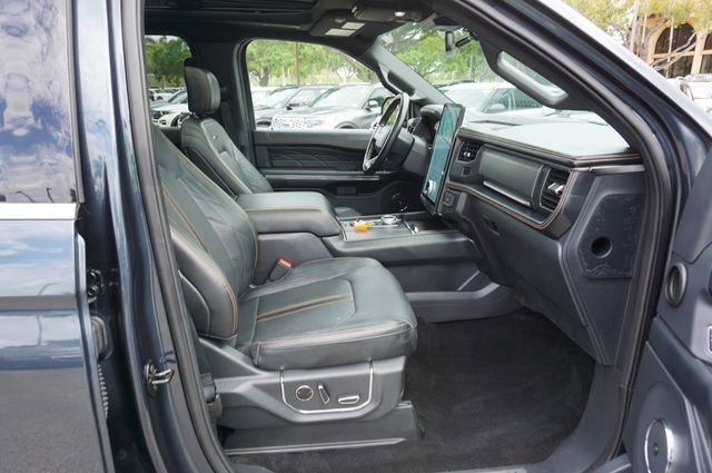 Certified 2022 Ford Expedition Max Platinum RWD image 3