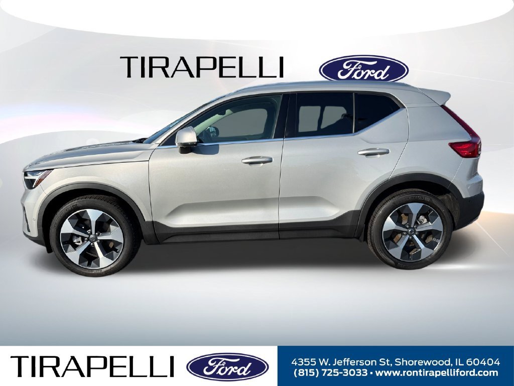 Used 2025 Volvo XC40 B5 Plus AWD/4WD image 2