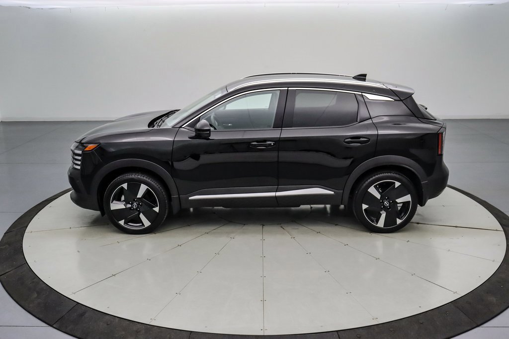 Used 2025 Nissan Kicks SR image 2