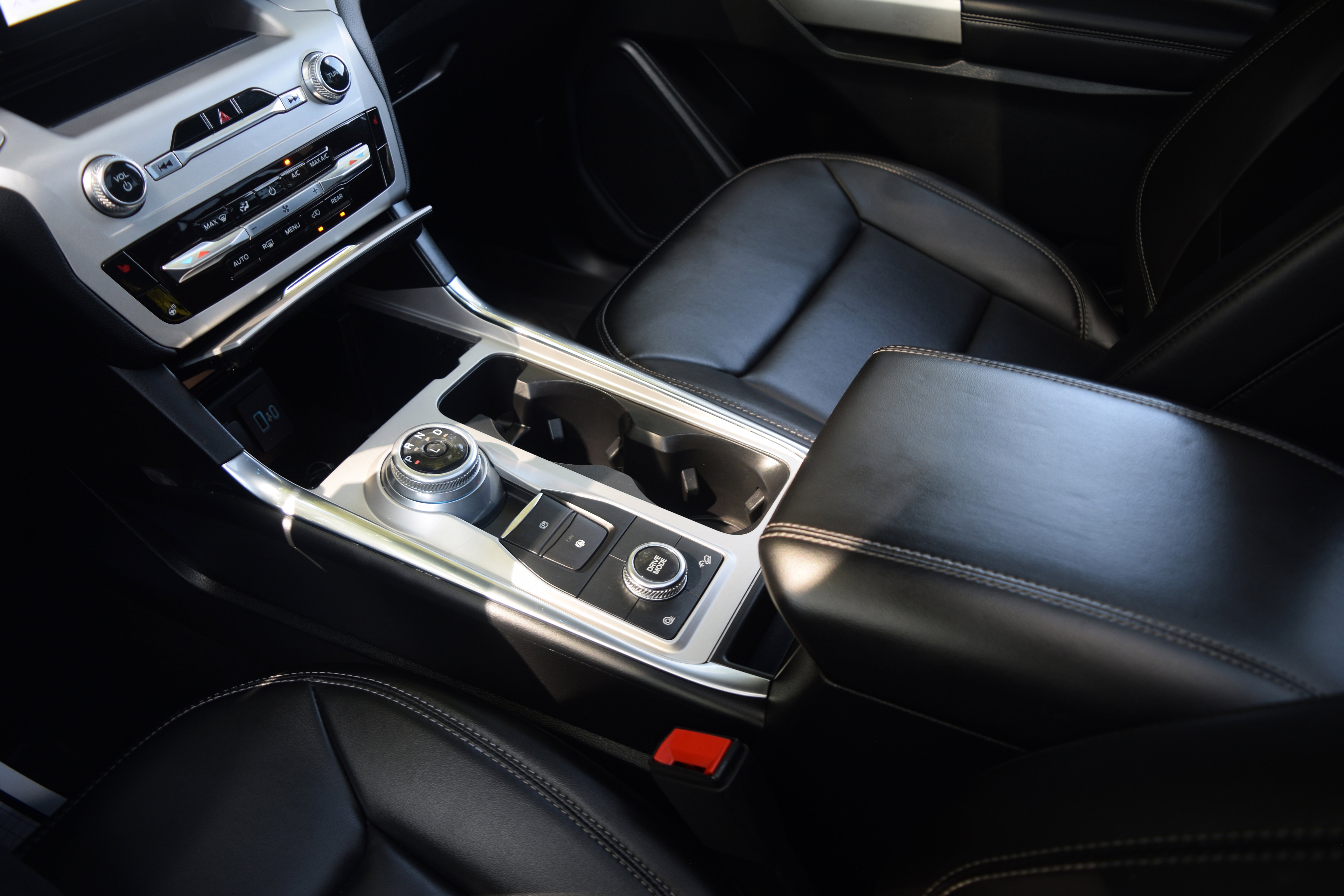 Certified 2022 Ford Explorer XLT w/ Equipment Group 202A image 11