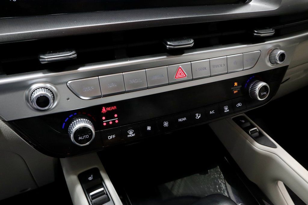 Used 2023 Kia Telluride S image 32