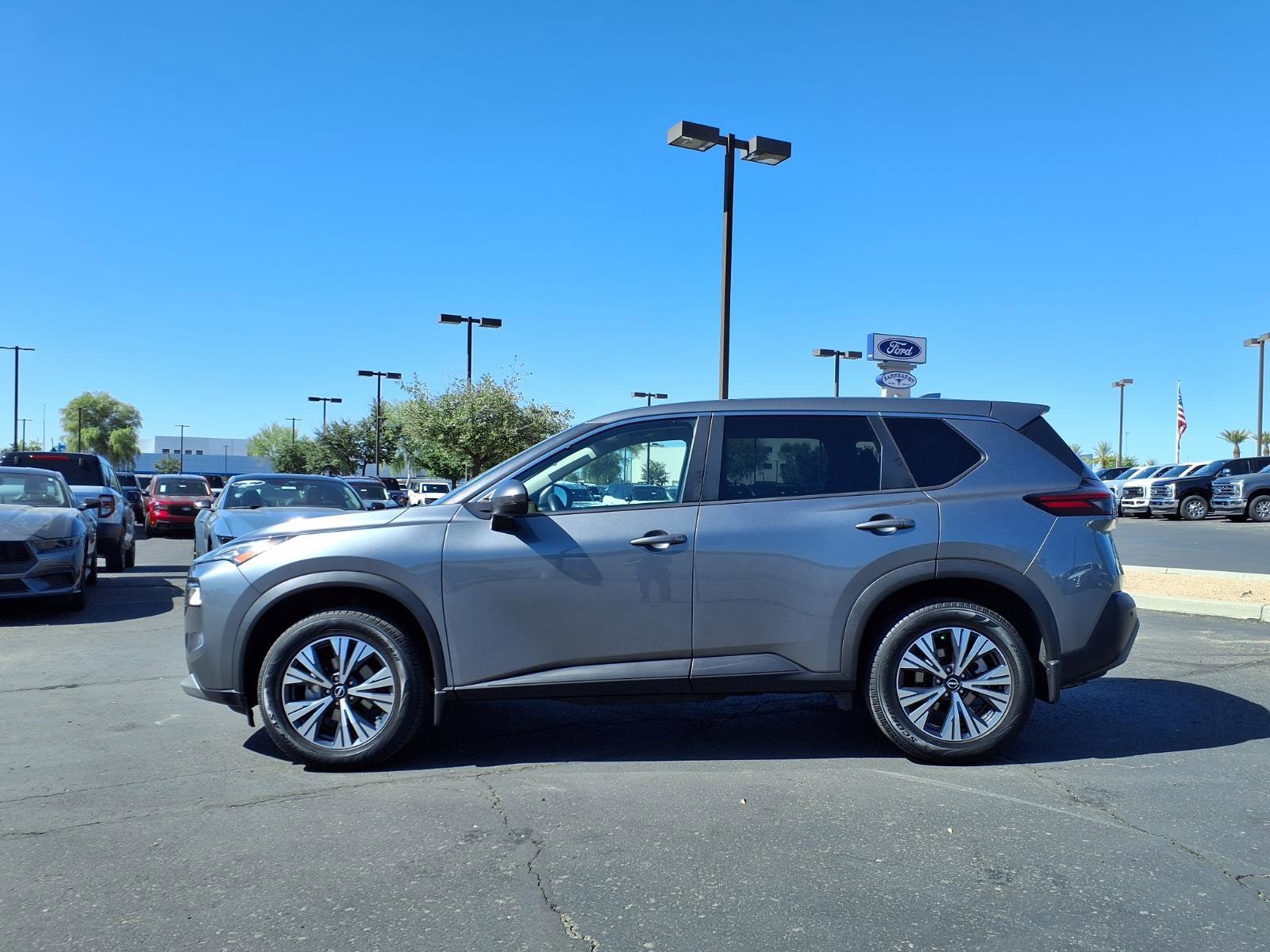 Used 2022 Nissan Rogue SV FWD image 3