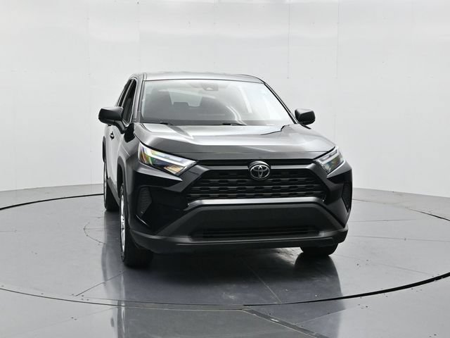 Used 2025 Toyota RAV4 LE FWD image 4