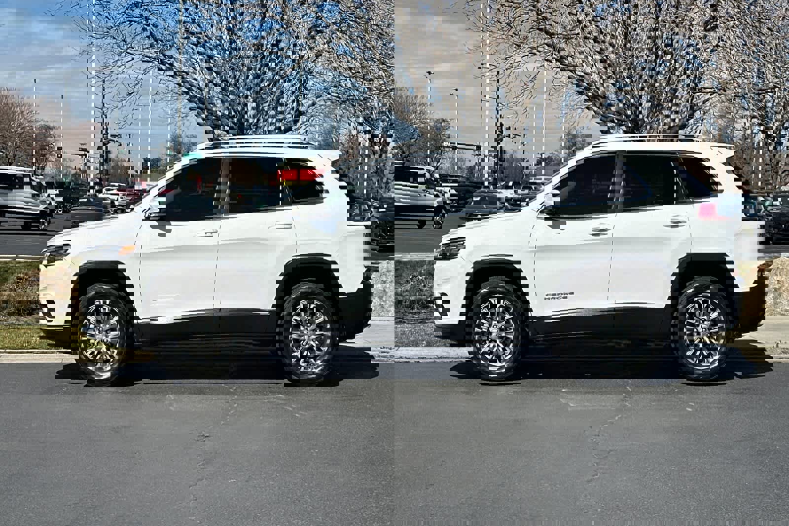 Used 2019 Jeep Cherokee Latitude Plus w/ Comfort/Convenience Group video 2