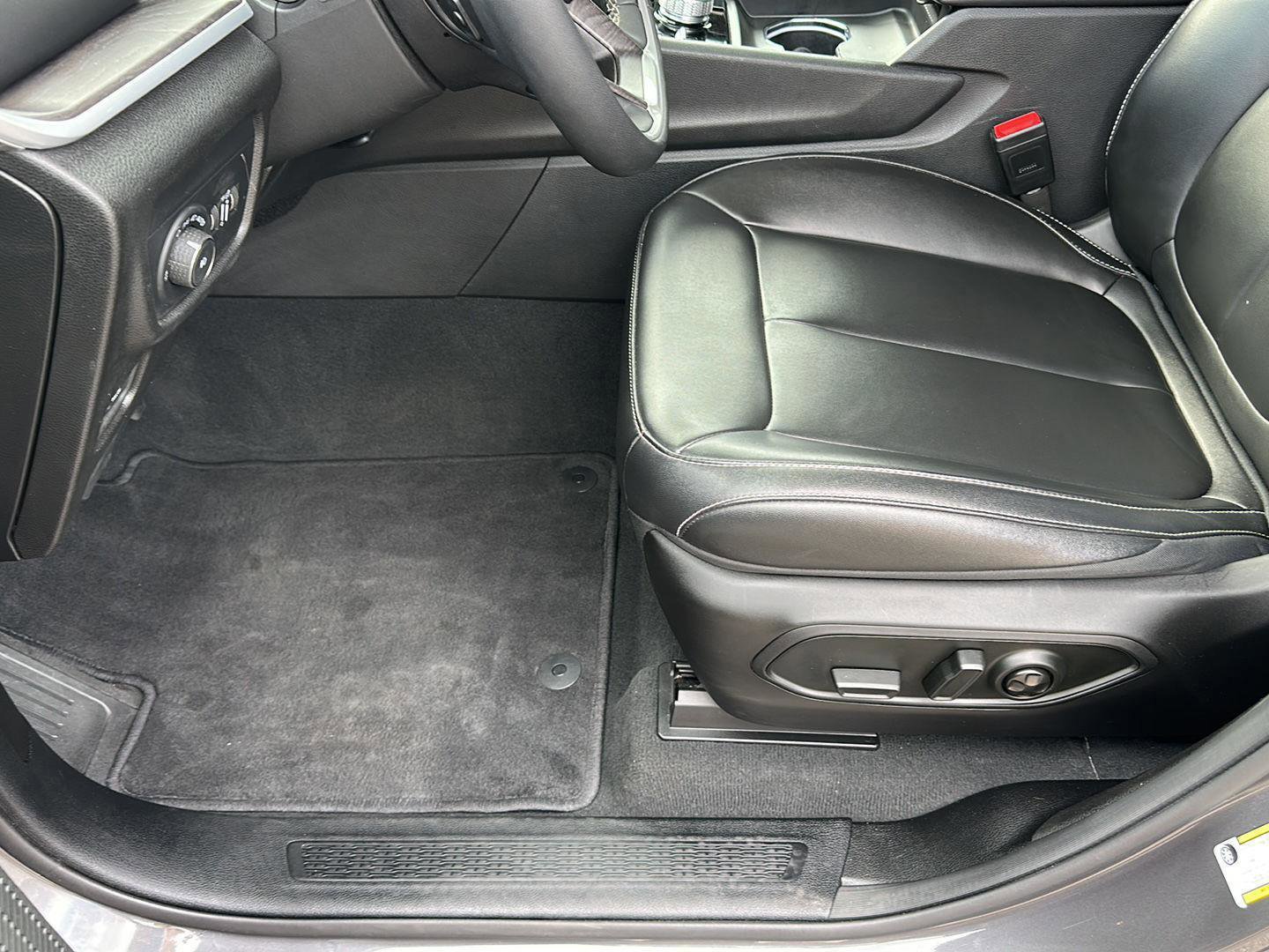 Used 2024 Jeep Grand Cherokee L Limited image 12