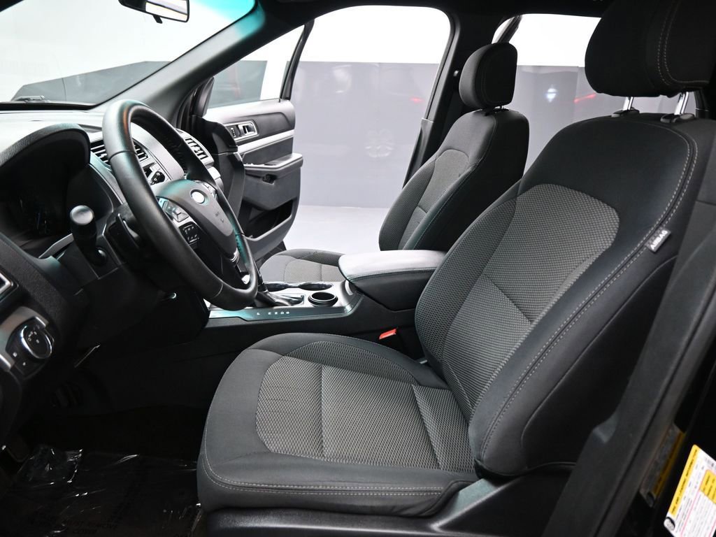 Certified 2017 Ford Explorer XLT image 37