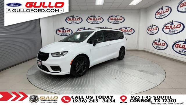 Used 2024 Chrysler Pacifica Limited w/ S Appearance Package FWD image 4