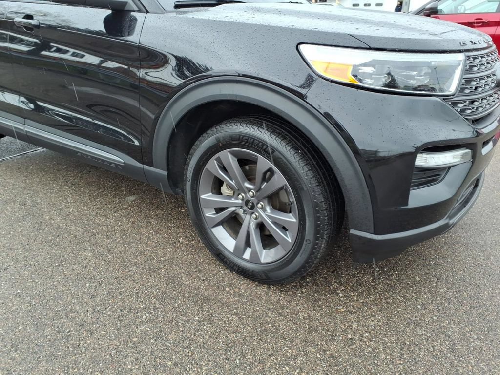 Certified 2024 Ford Explorer XLT w/ Equipment Group 202A AWD/4WD image 5
