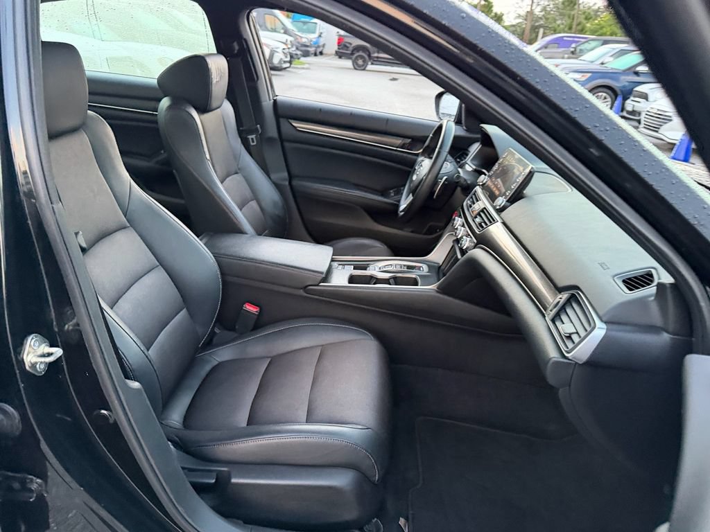 Used 2018 Honda Accord Sport image 19
