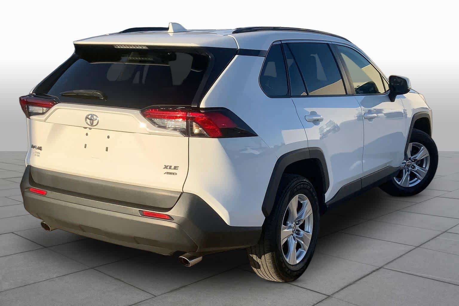 Used 2021 Toyota RAV4 XLE w/ Convenience Package AWD/4WD image 13