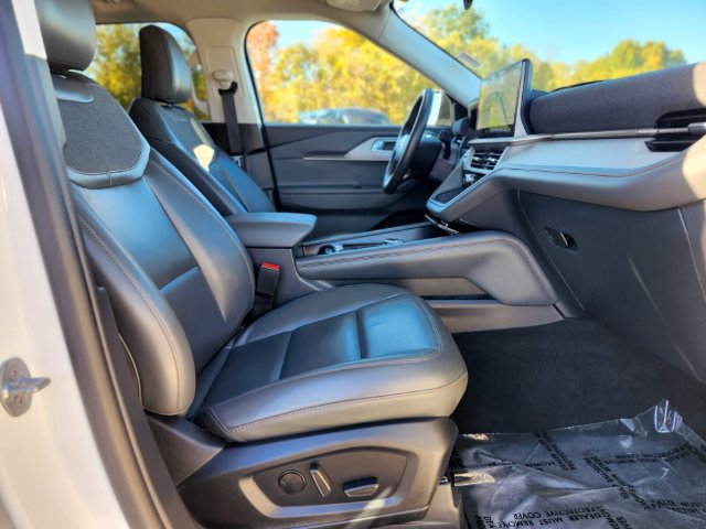 Certified 2025 Ford Explorer Active w/ Active Comfort Package AWD/4WD image 11