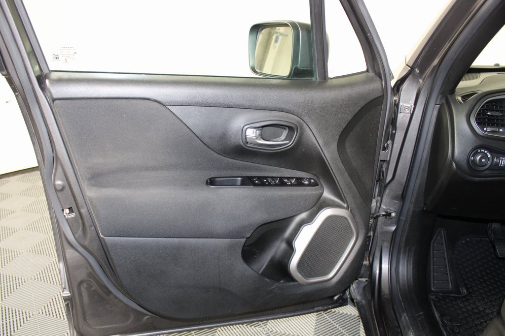 Used 2021 Jeep Renegade Latitude w/ Convenience Group image 18