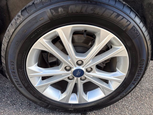 Certified 2018 Ford Escape SE w/ SE Sync 3 Package AWD/4WD image 11