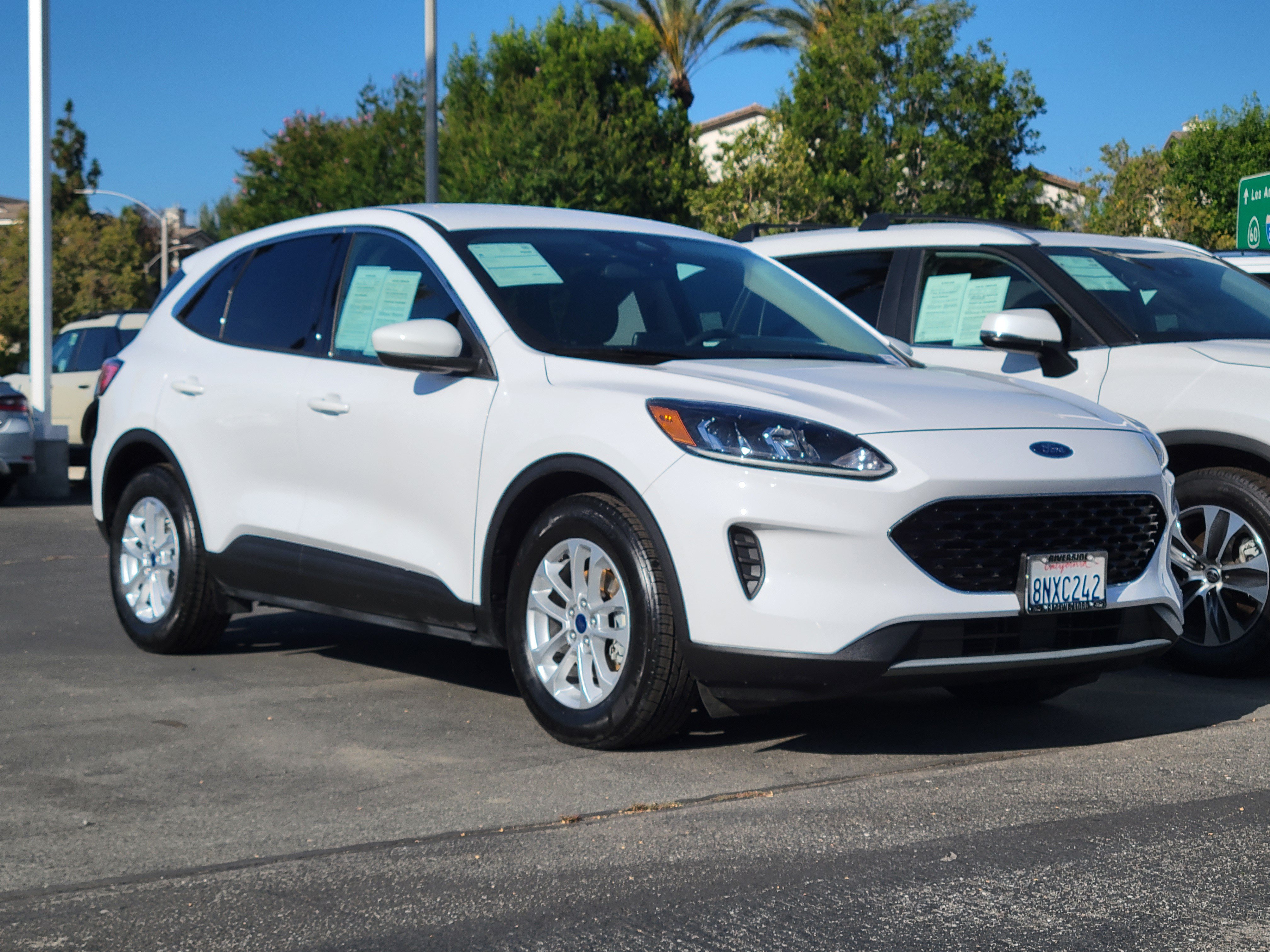 Certified 2020 Ford Escape SE FWD image 1