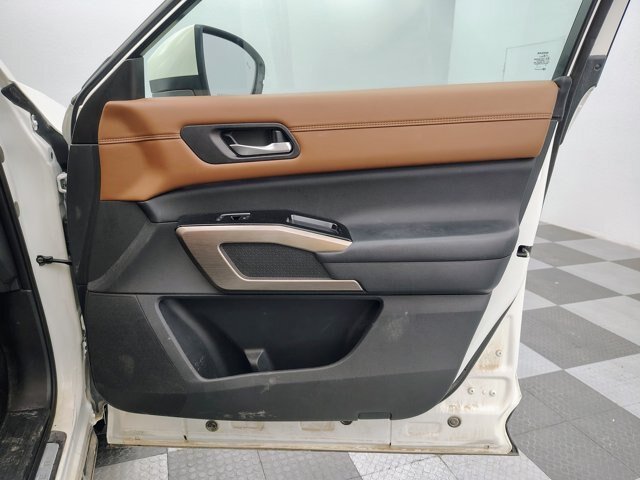 Used 2023 Nissan Pathfinder Platinum AWD/4WD image 14