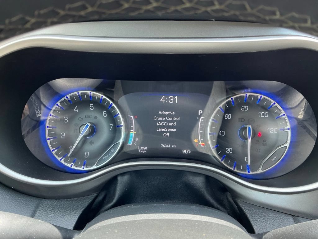 Used 2023 Chrysler Pacifica Touring-L FWD image 36