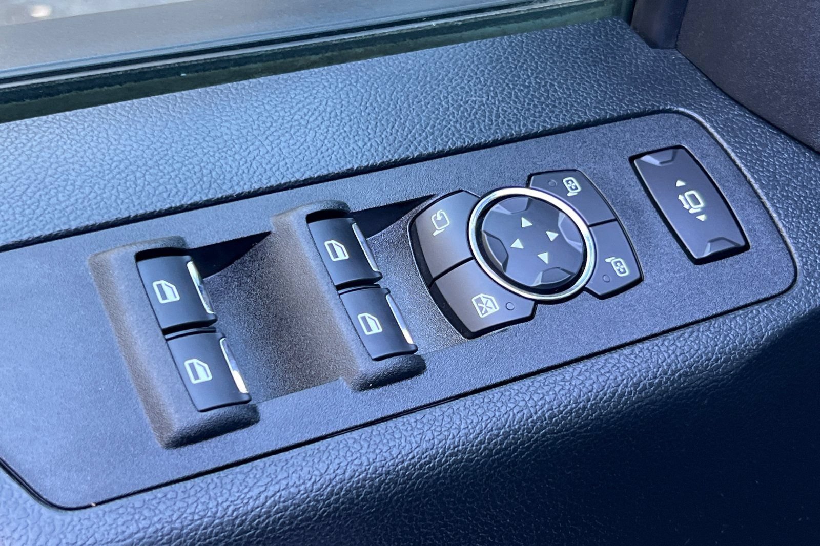 Certified 2018 Ford F350 Lariat w/ Lariat Ultimate Package AWD/4WD image 17