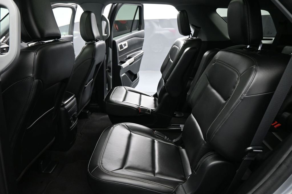 Certified 2023 Ford Explorer XLT w/ Equipment Group 202A AWD/4WD image 19