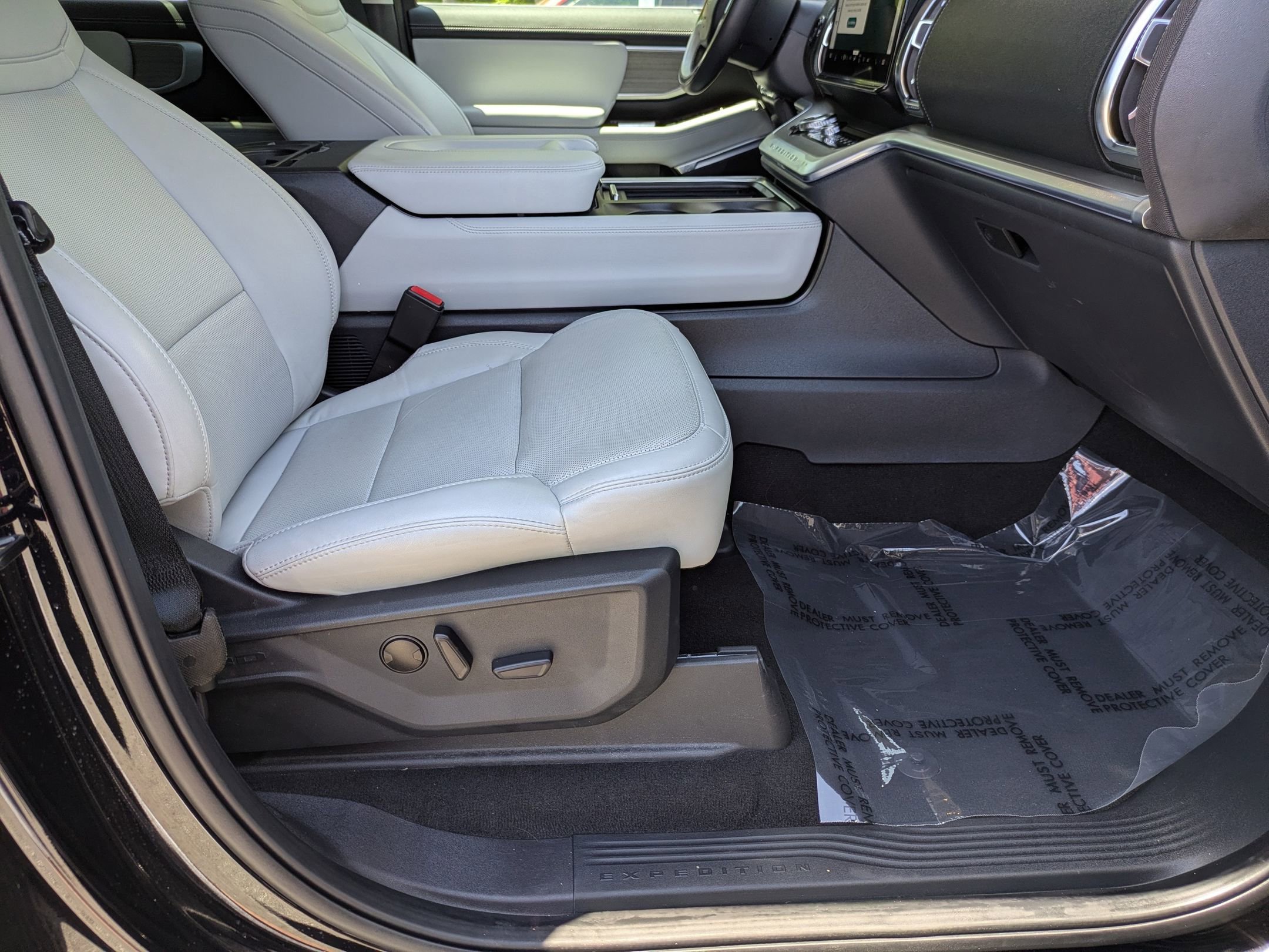 Certified 2025 Ford Expedition Max Platinum w/ Driver's Package AWD/4WD image 42