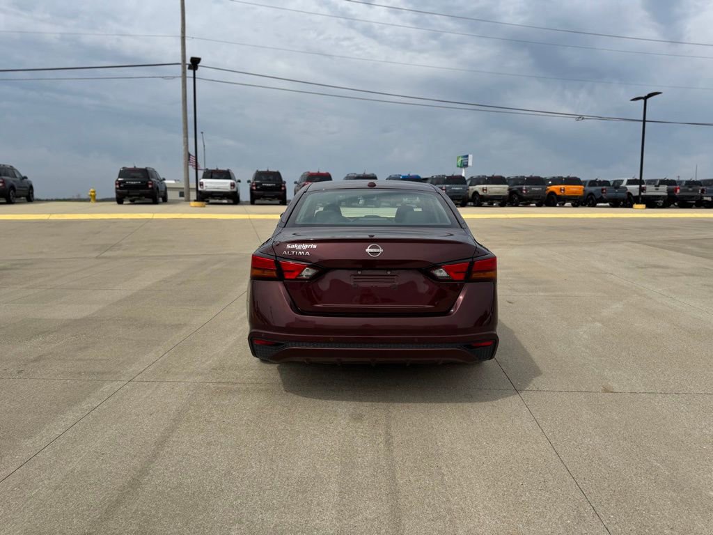 Used 2025 Nissan Altima 2.5 SV FWD image 6