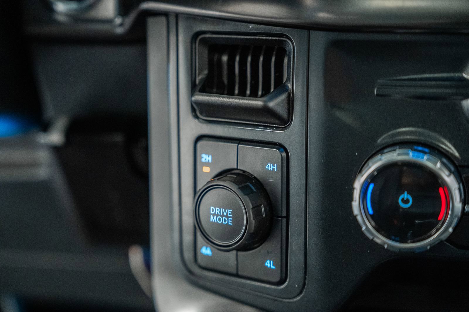 Certified 2024 Ford F150 Lariat image 32