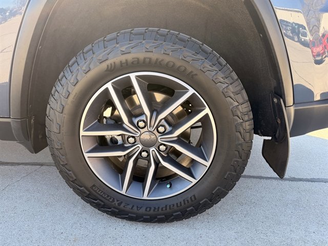 Used 2020 Jeep Grand Cherokee Limited AWD/4WD image 13