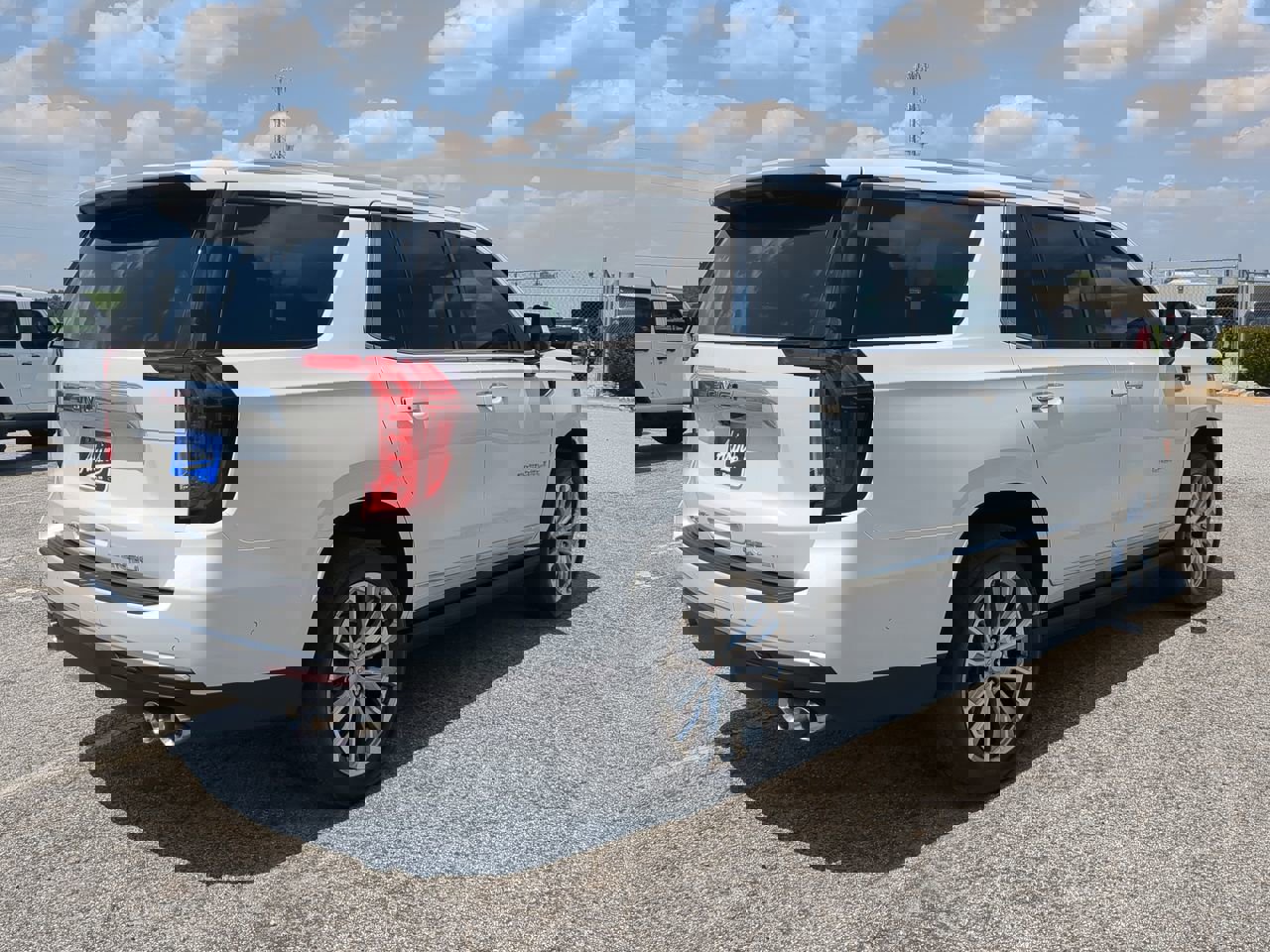 Used 2023 GMC Yukon Denali w/ Denali Reserve Package image 4