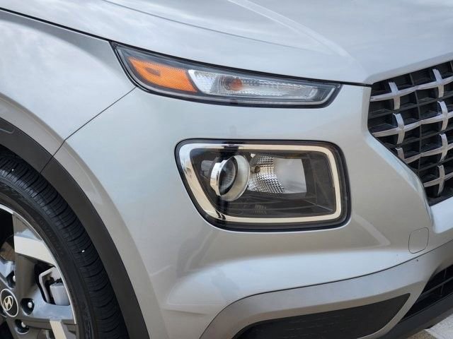 Used 2025 Hyundai Venue SEL FWD image 9