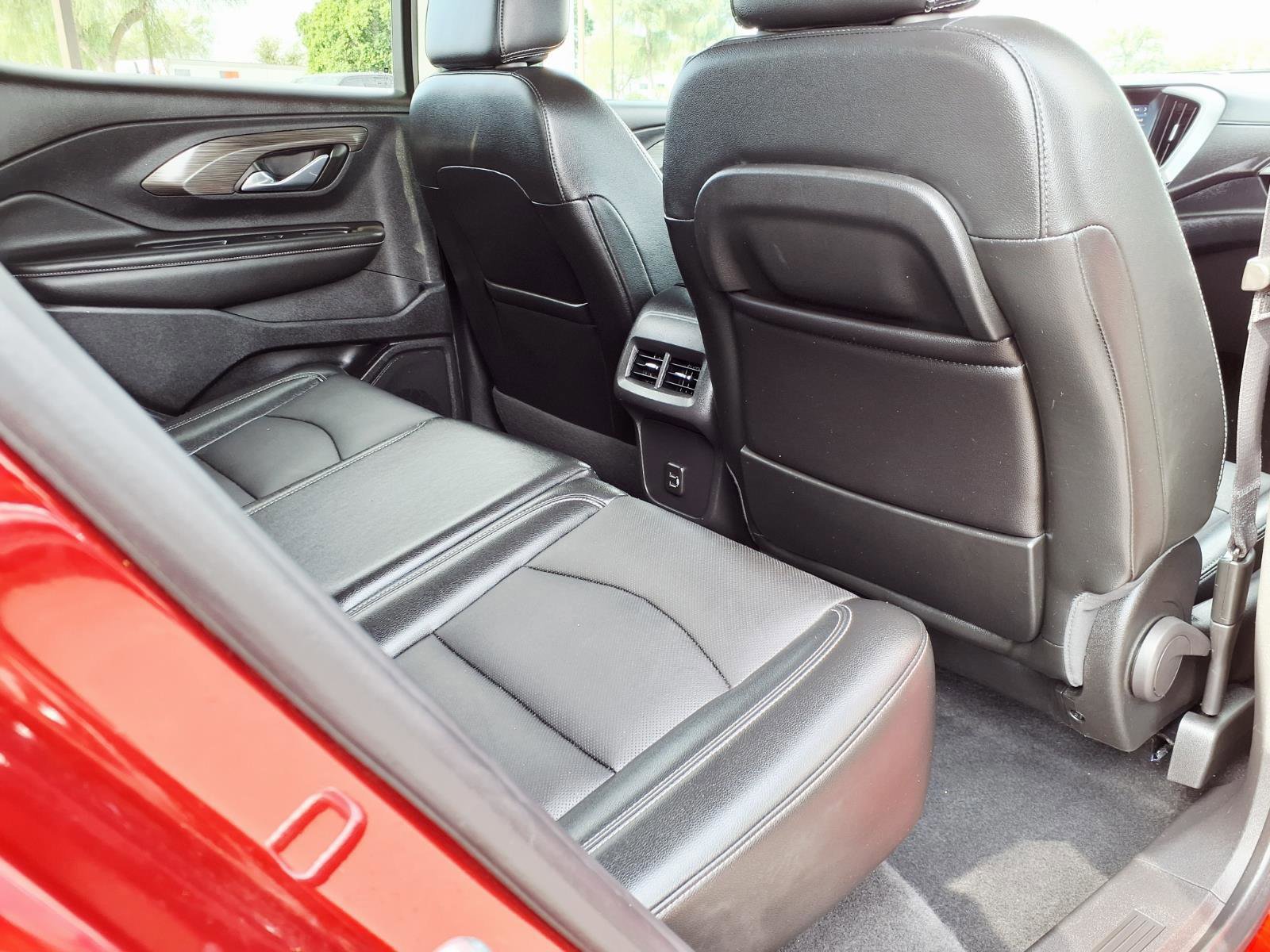 Used 2023 GMC Terrain SLT image 13