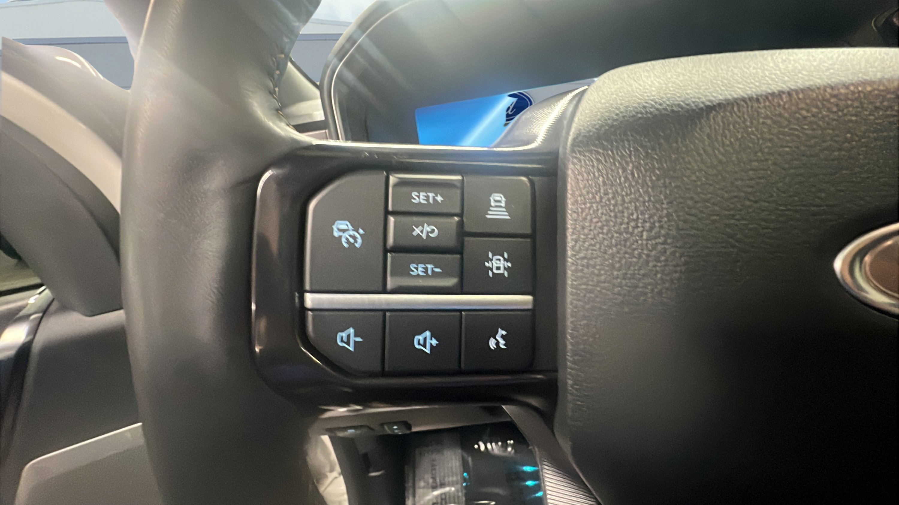 Certified 2024 Ford F450 Platinum w/ FX4 Off-Road Package image 11