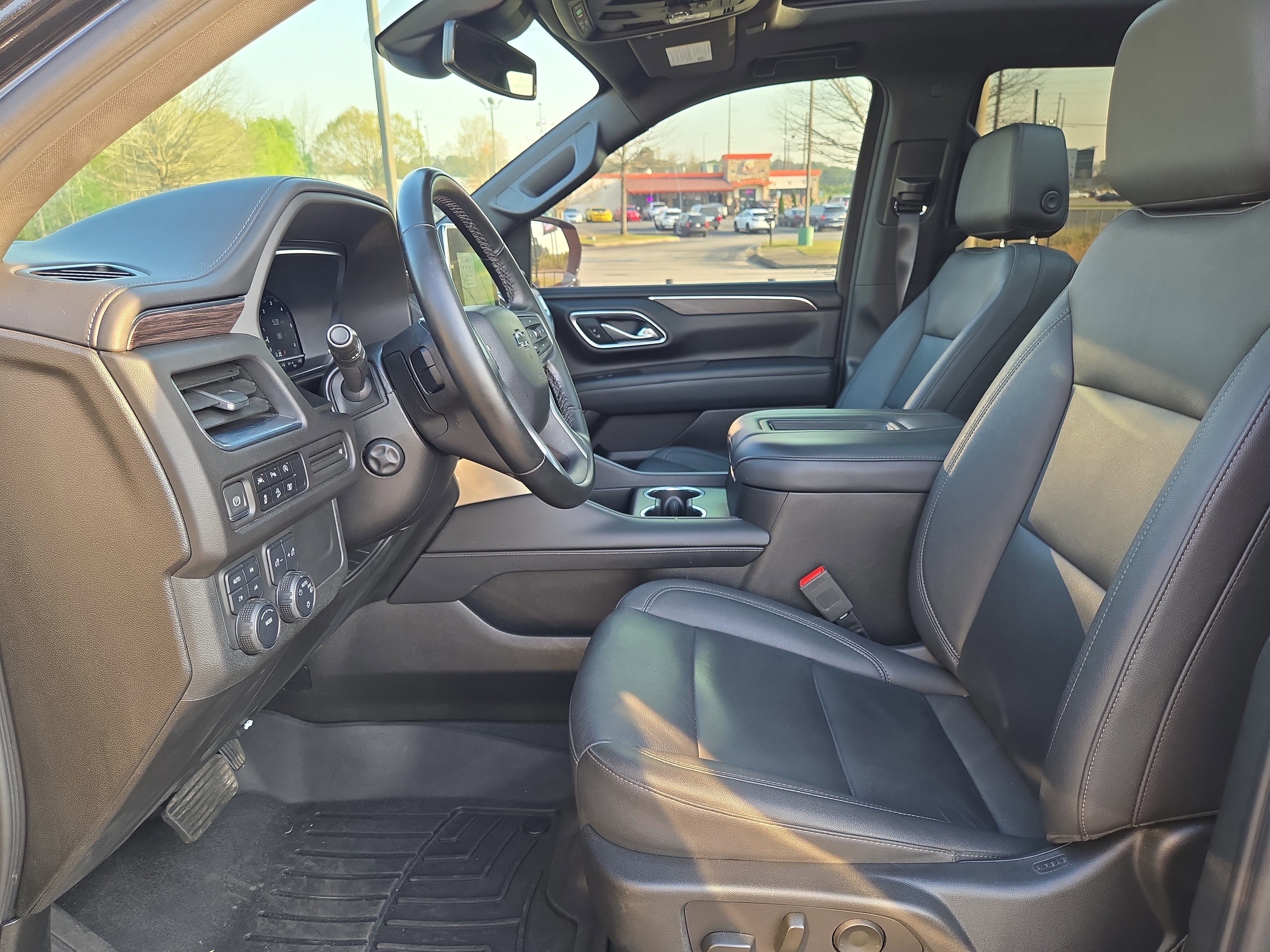 Used 2023 Chevrolet Tahoe Z71 w/ Luxury Package image 24