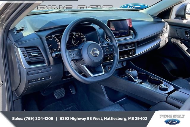 Used 2024 Nissan Rogue SV image 12