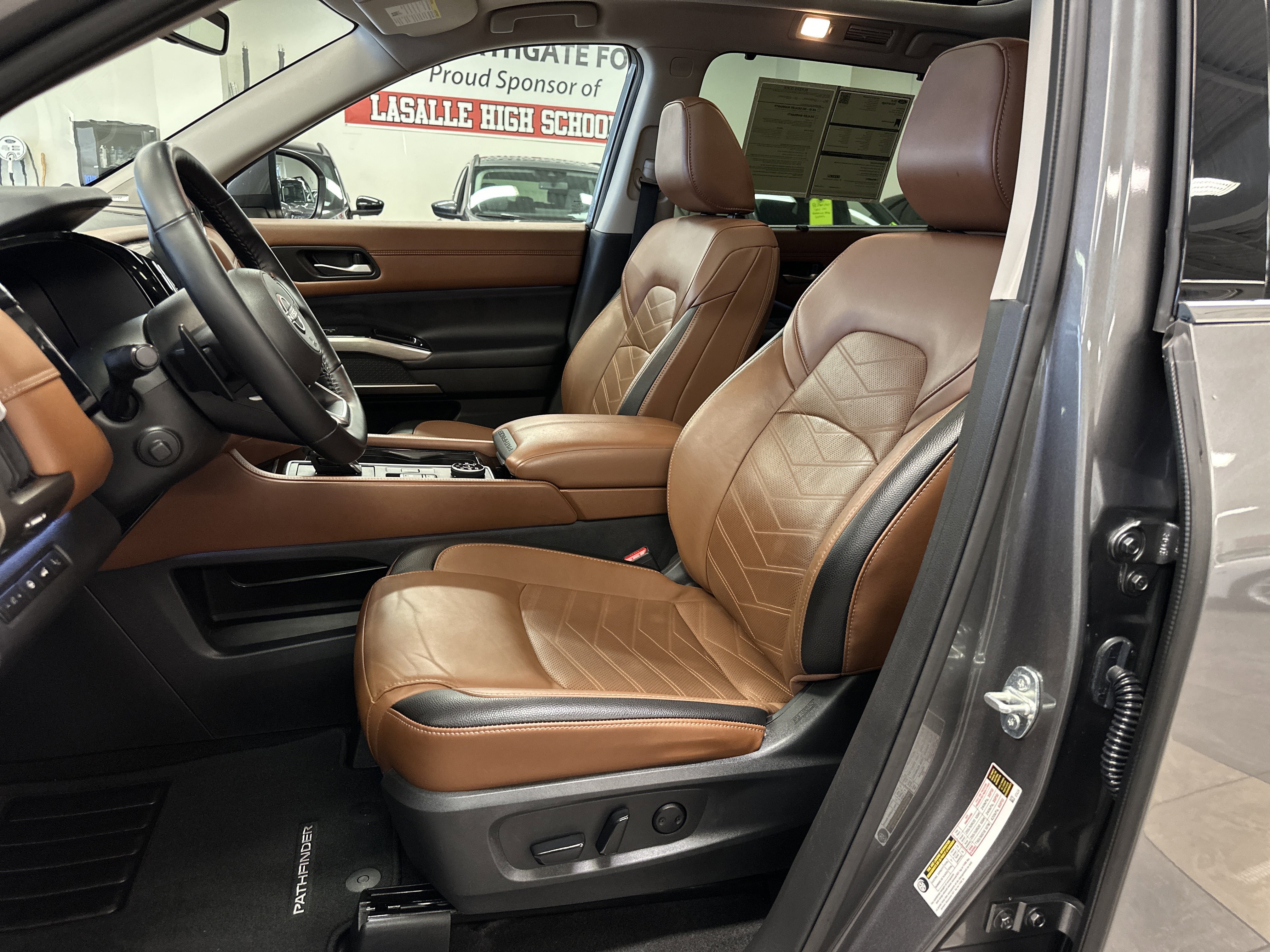 Used 2023 Nissan Pathfinder Platinum image 5