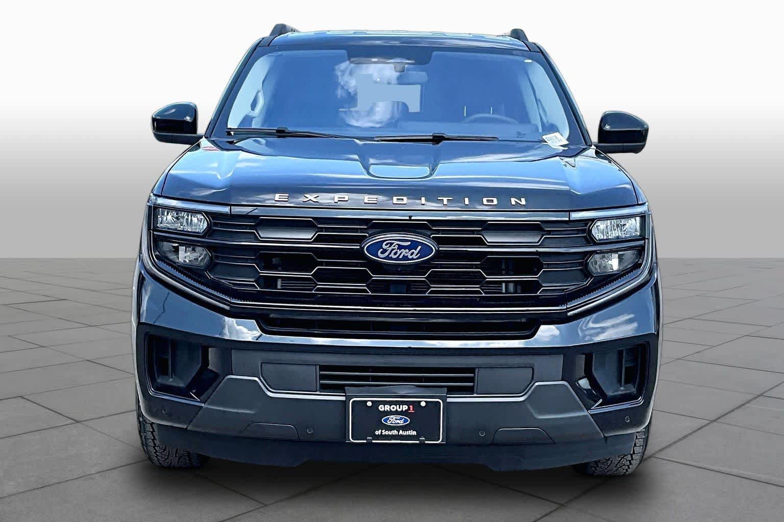 Certified 2025 Ford Expedition Active RWD image 4