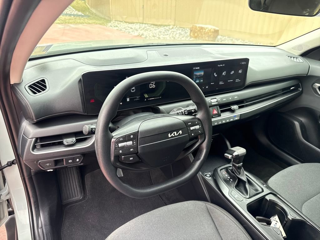 Used 2025 Kia K4 LXS image 9