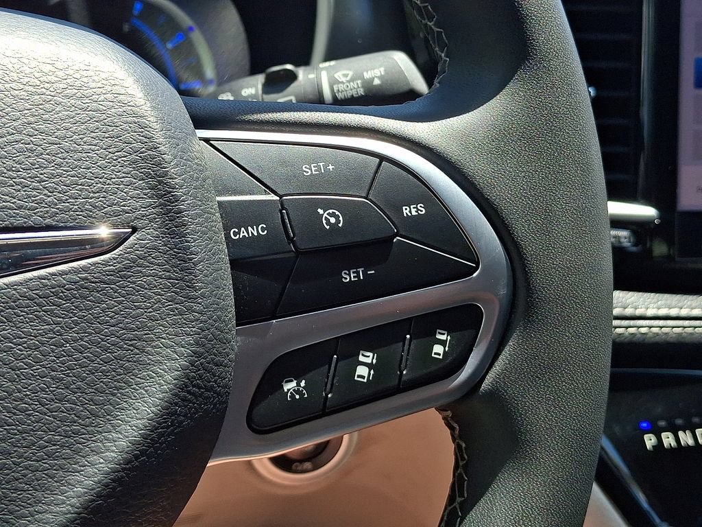 Used 2023 Chrysler Pacifica Touring-L FWD image 22