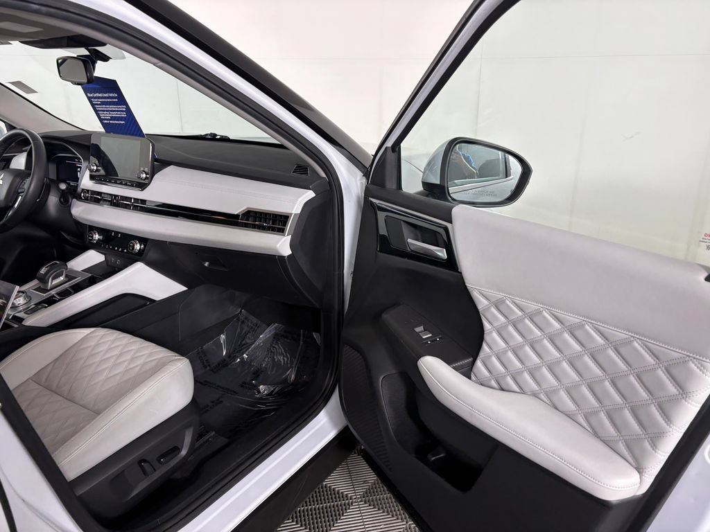 Used 2023 Mitsubishi Outlander SEL FWD image 37