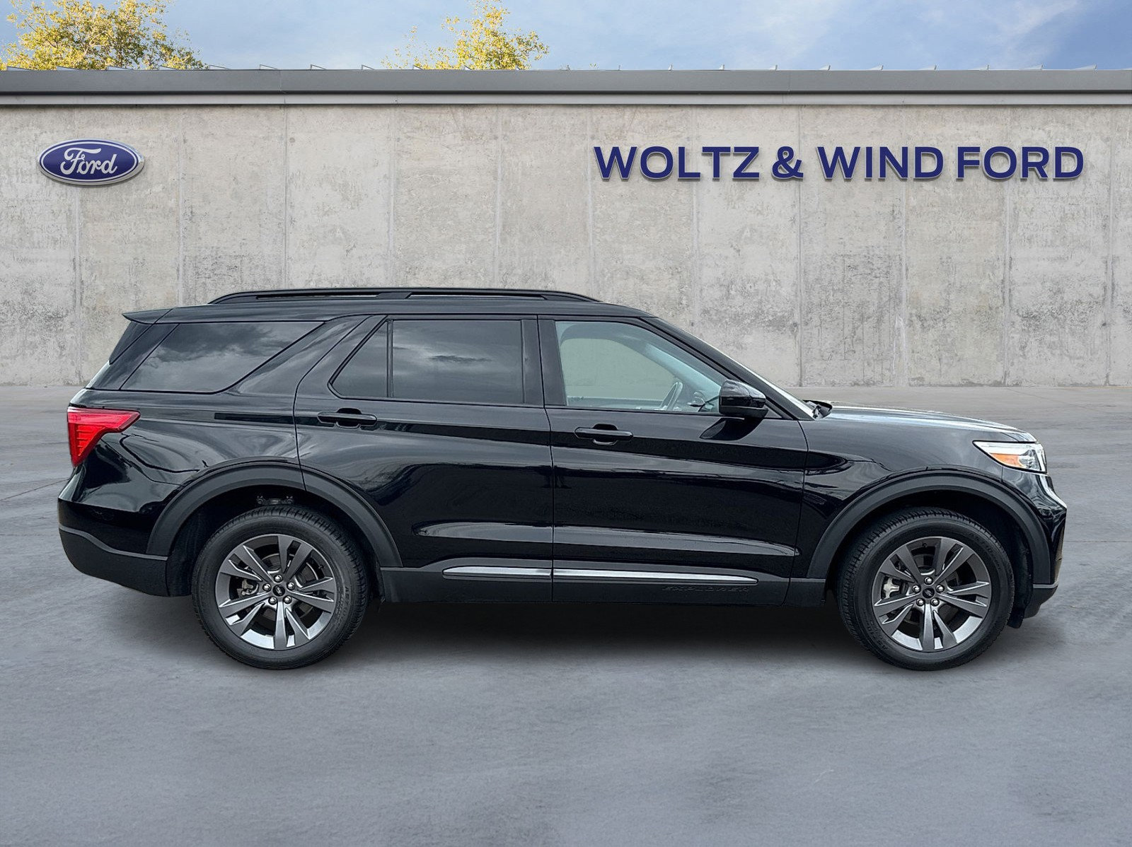 Certified 2023 Ford Explorer XLT w/ Equipment Group 202A AWD/4WD image 7
