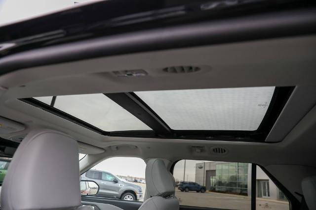 Certified 2025 Ford Explorer Platinum w/ LUX Leather Package image 31