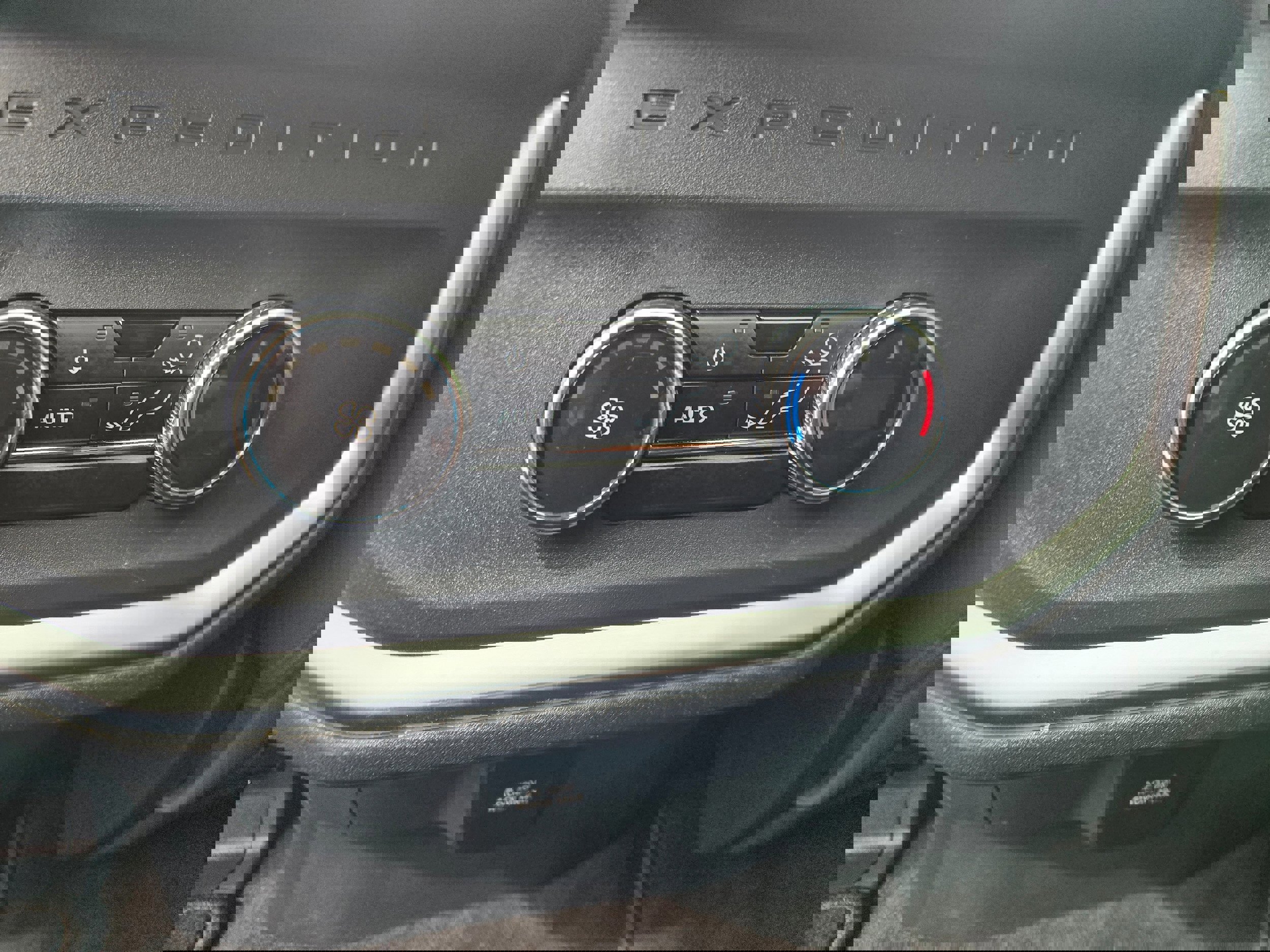 Certified 2025 Ford Expedition Active image 15