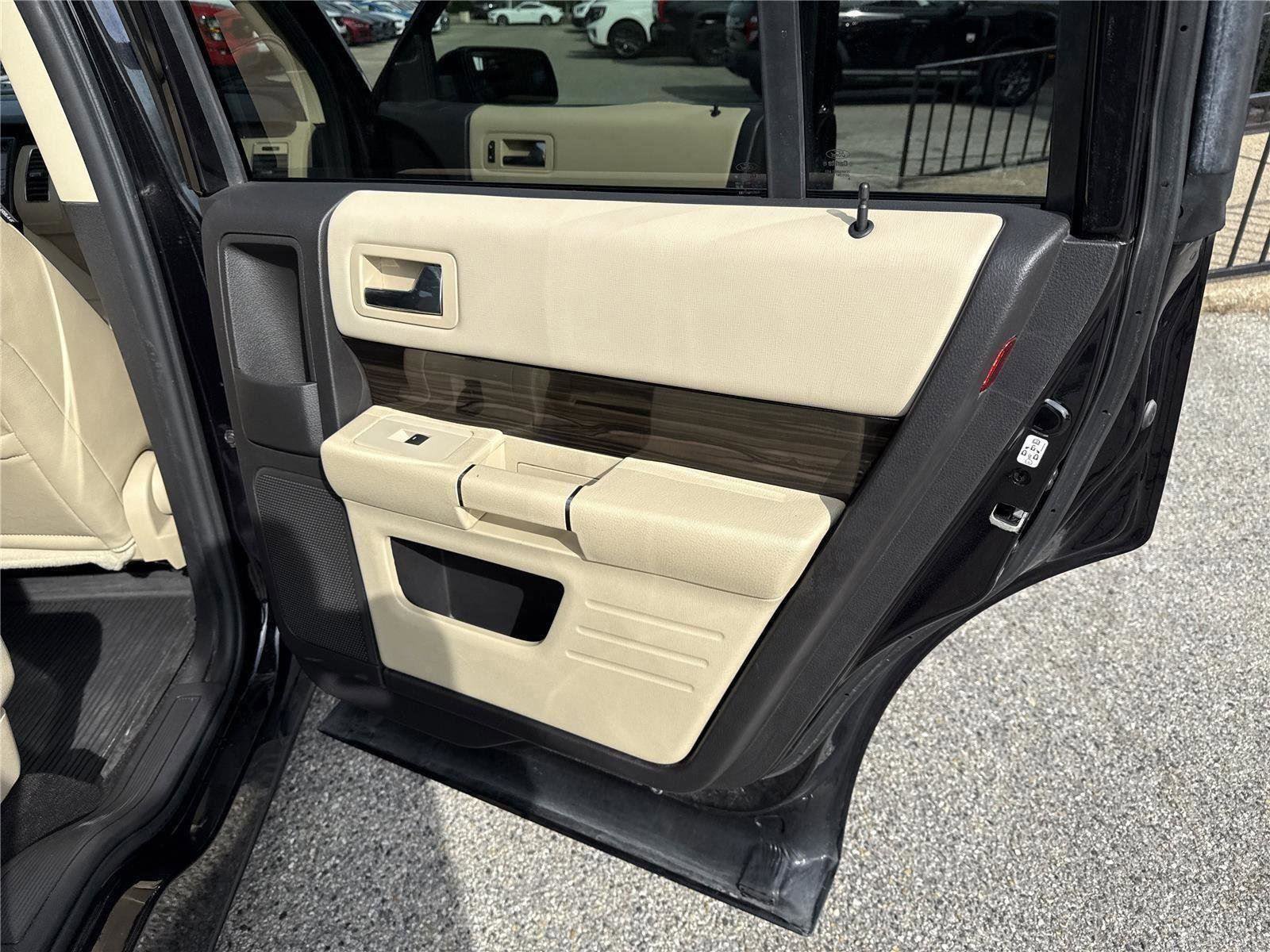 Certified 2019 Ford Flex SEL w/ Equipment Group 202A image 21