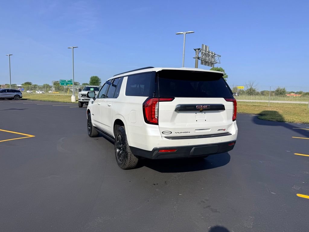 Used 2023 GMC Yukon XL AT4 w/ AT4 Premium Package AWD/4WD image 9