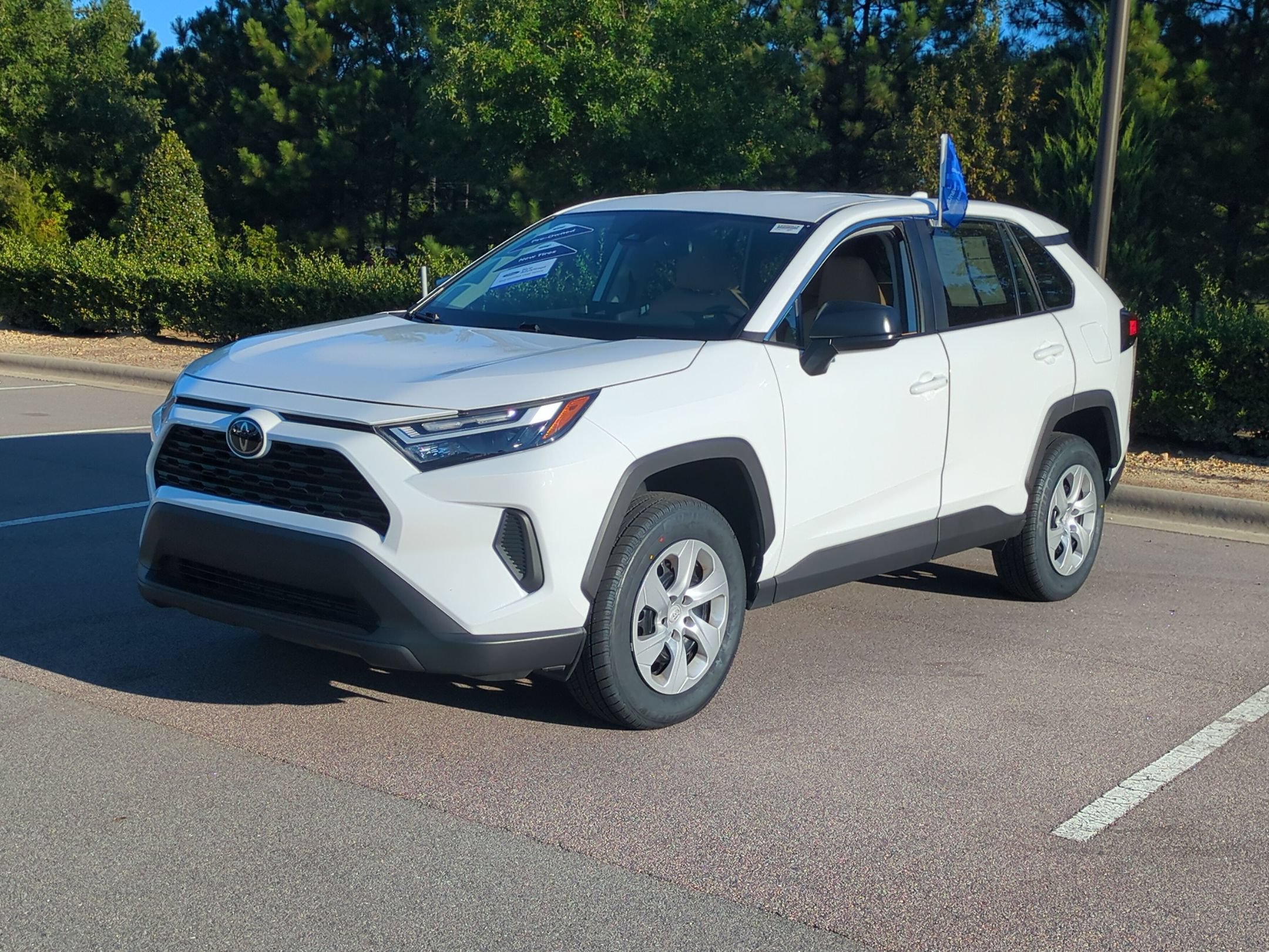 Used 2024 Toyota RAV4 LE FWD image 8