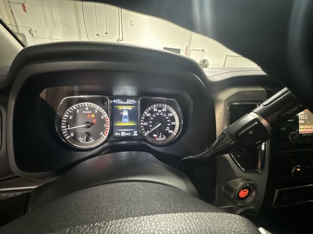Used 2018 Nissan Titan SV AWD/4WD image 14