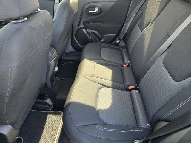 Used 2021 Jeep Renegade Latitude image 28