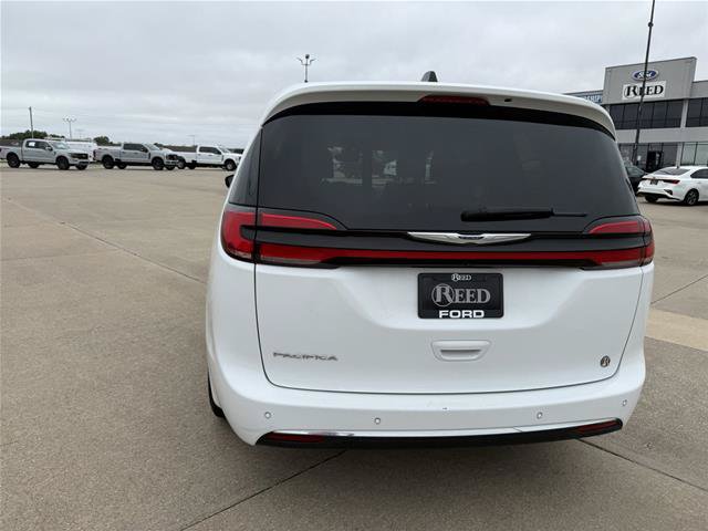 Used 2025 Chrysler Pacifica Select FWD image 8