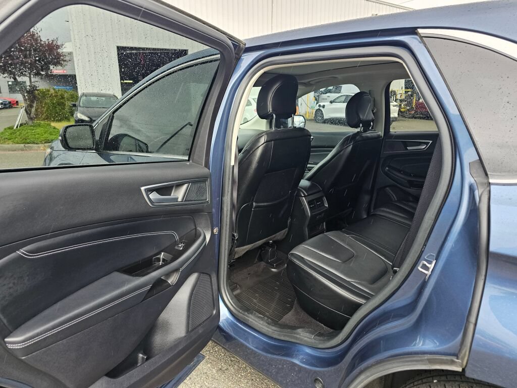 Certified 2019 Ford Edge Titanium w/ Equipment Group 301A AWD/4WD image 11