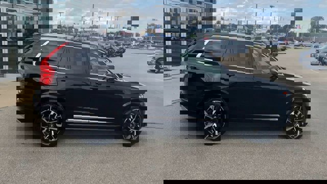 Used 2022 Volvo XC90 T8 Inscription Expression w/ Advanced Package image 2