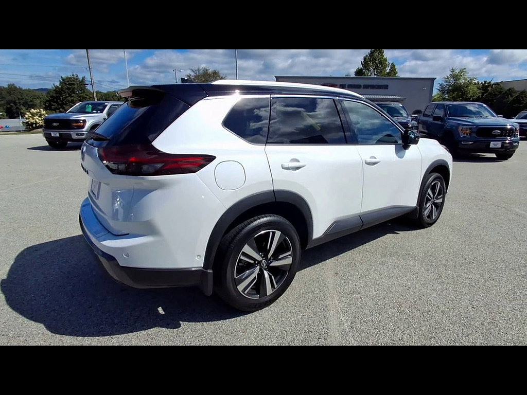Used 2025 Nissan Rogue SL AWD/4WD image 8